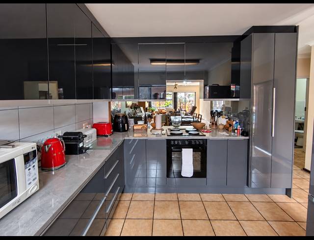2 BEDROOM TOWNHOUSE FOR SALE IN THREE RIVERS